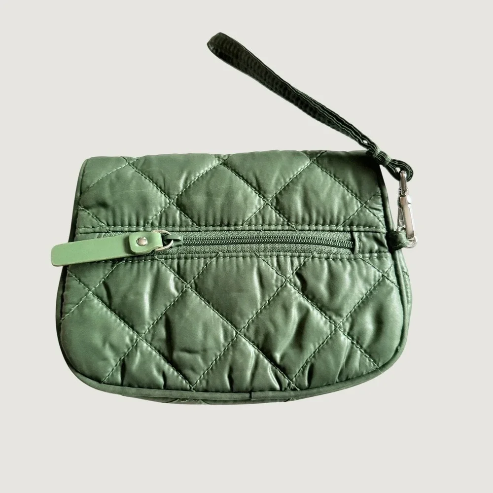 Vera Bradley Sage Green‎ Quilted Nylon Turn Lock Wristlet Floral Interior Bag